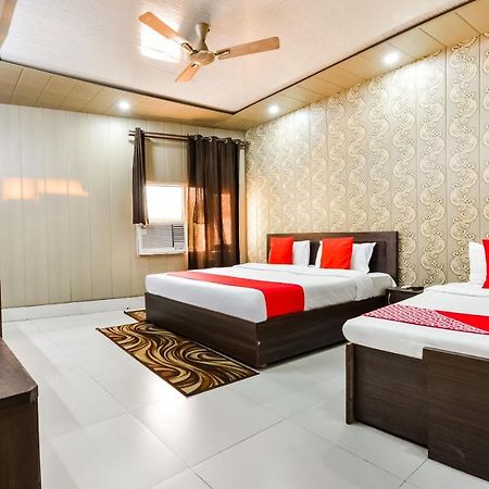 Oyo 46152 Hotel Neelam Karnāl Extérieur photo
