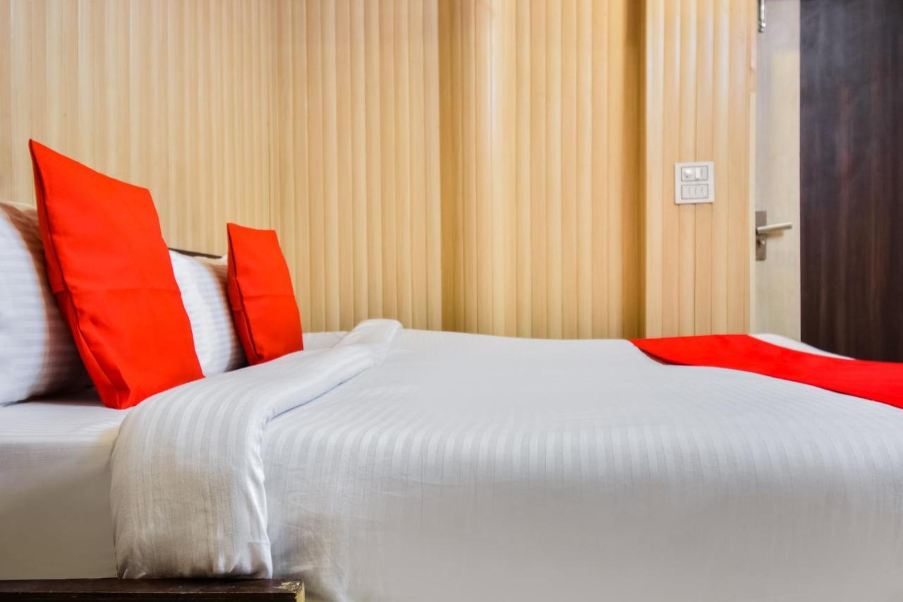 Oyo 46152 Hotel Neelam Karnāl Extérieur photo