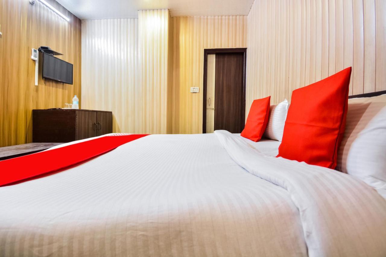 Oyo 46152 Hotel Neelam Karnāl Extérieur photo