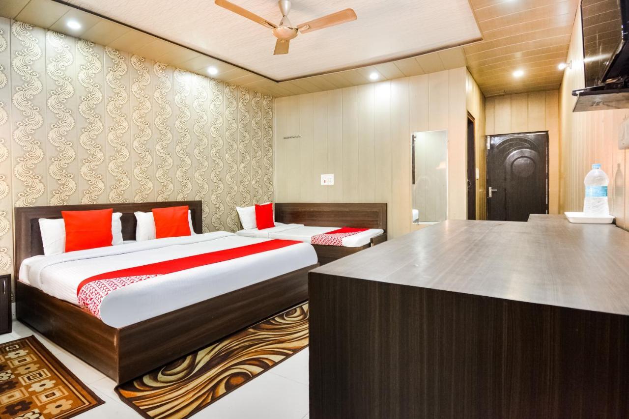 Oyo 46152 Hotel Neelam Karnāl Extérieur photo