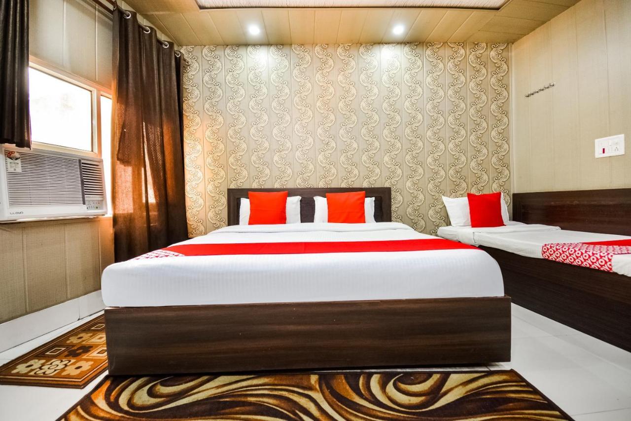 Oyo 46152 Hotel Neelam Karnāl Extérieur photo