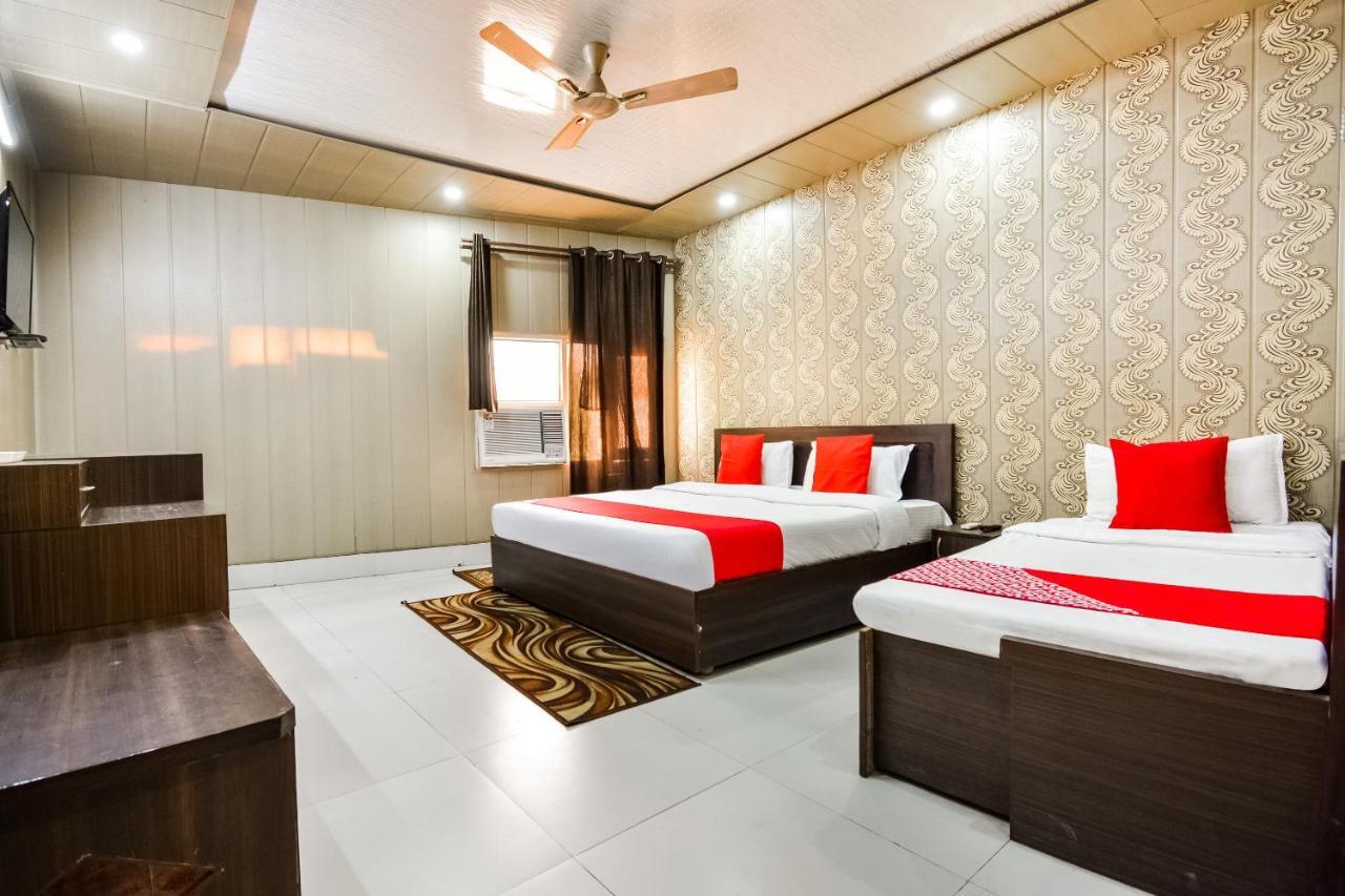 Oyo 46152 Hotel Neelam Karnāl Extérieur photo