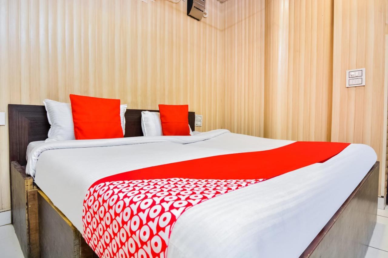 Oyo 46152 Hotel Neelam Karnāl Extérieur photo