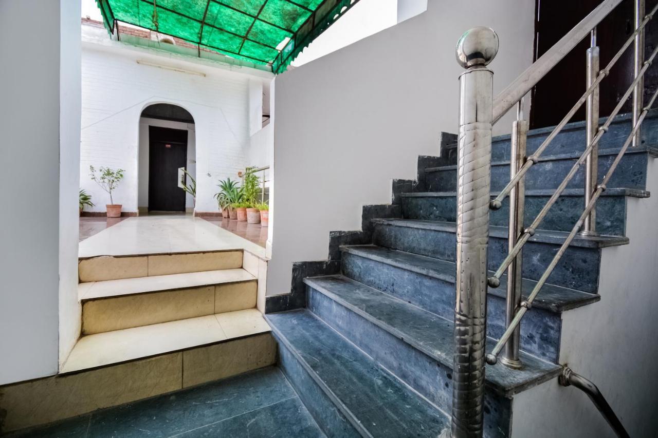 Oyo 46152 Hotel Neelam Karnāl Extérieur photo